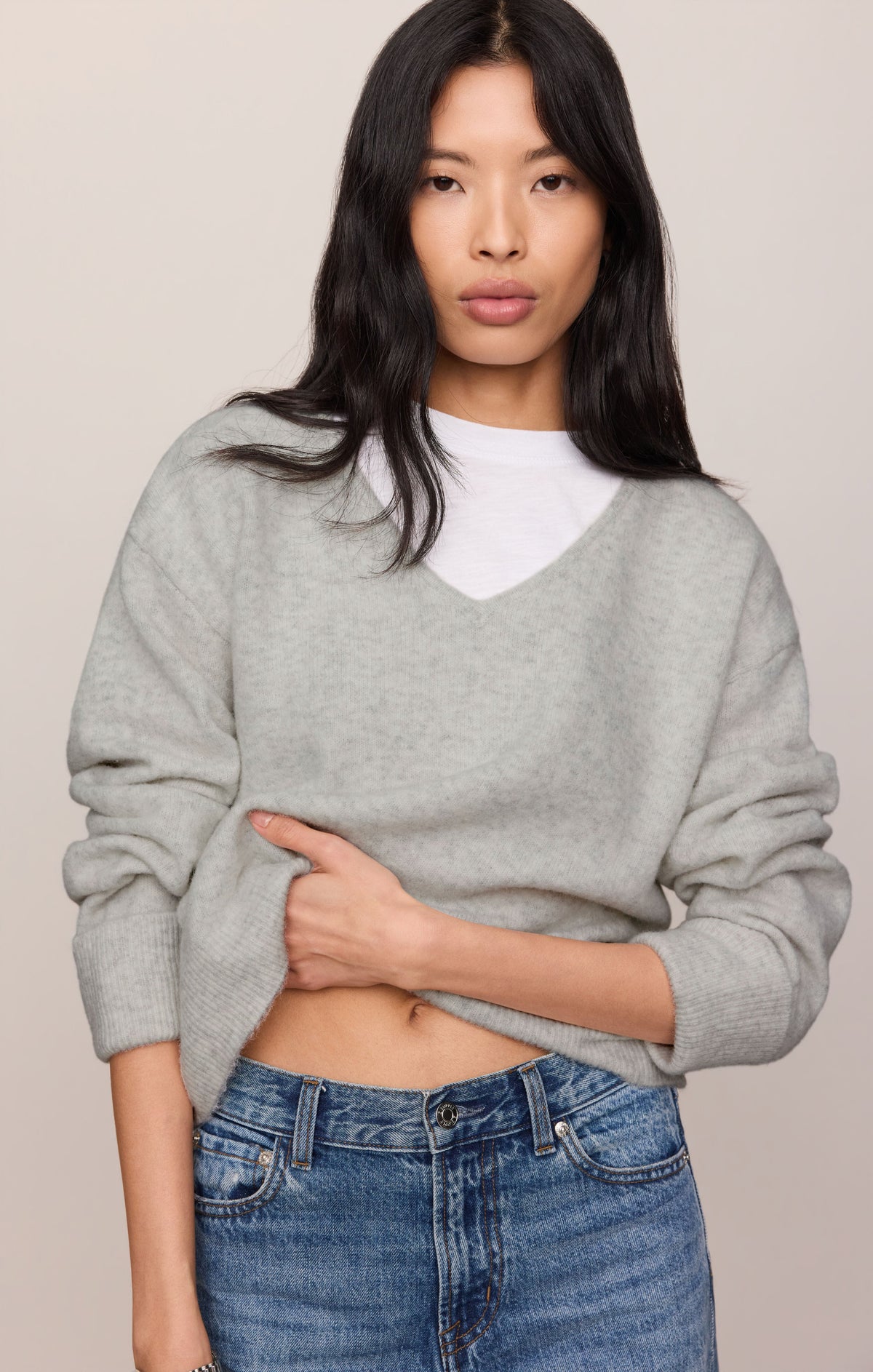 Z SUPPLY Cerro V-Neck Sweater - Feather Grey