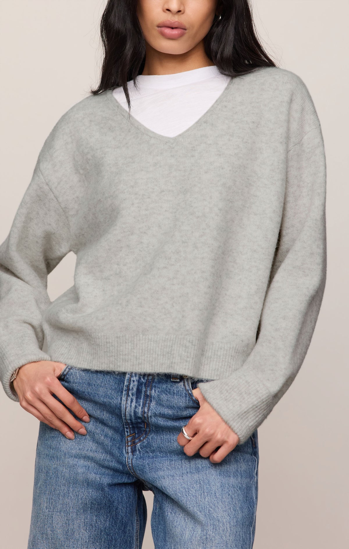 Z SUPPLY Cerro V-Neck Sweater - Feather Grey