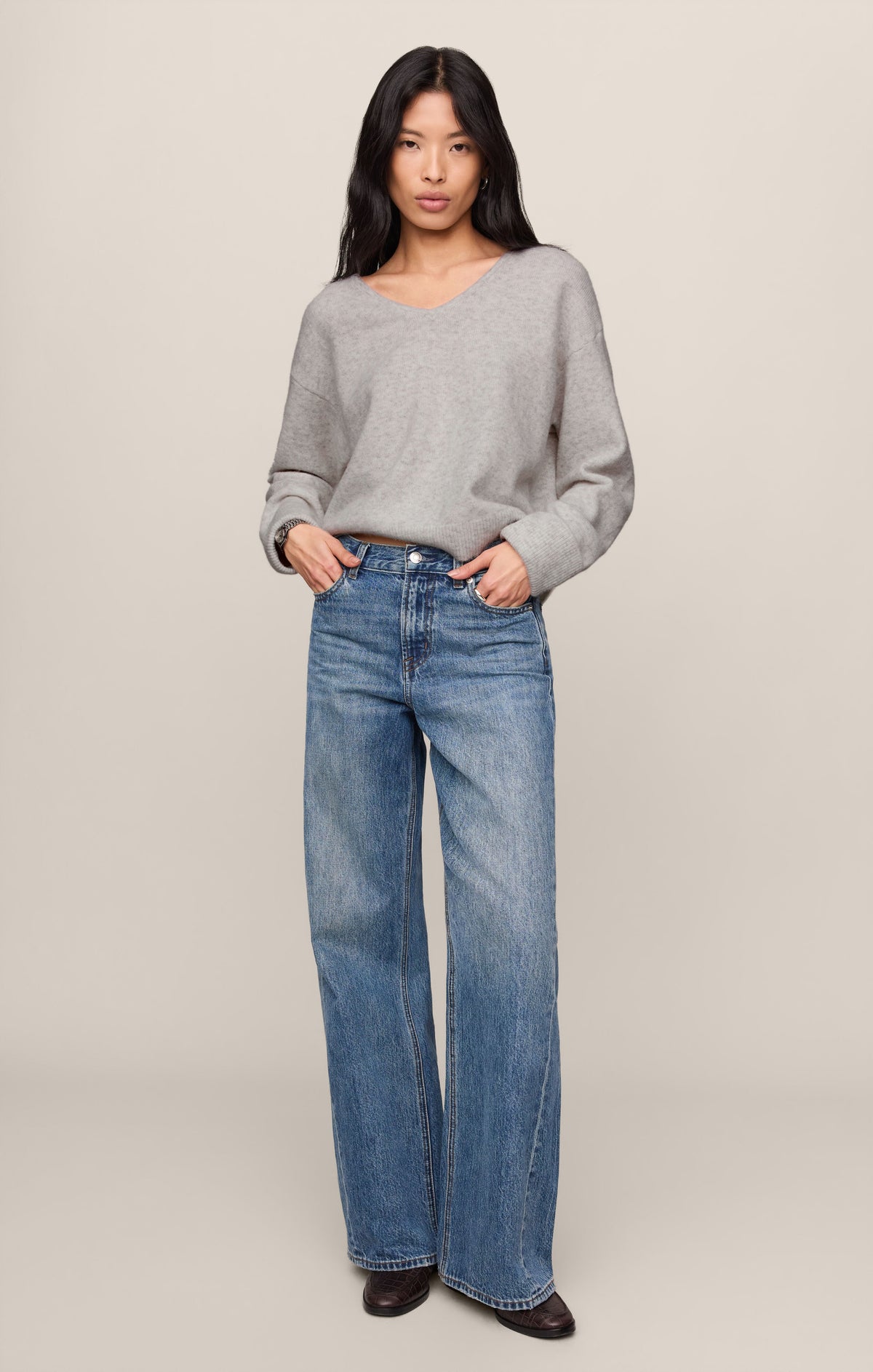 Z SUPPLY Cerro V-Neck Sweater - Feather Grey