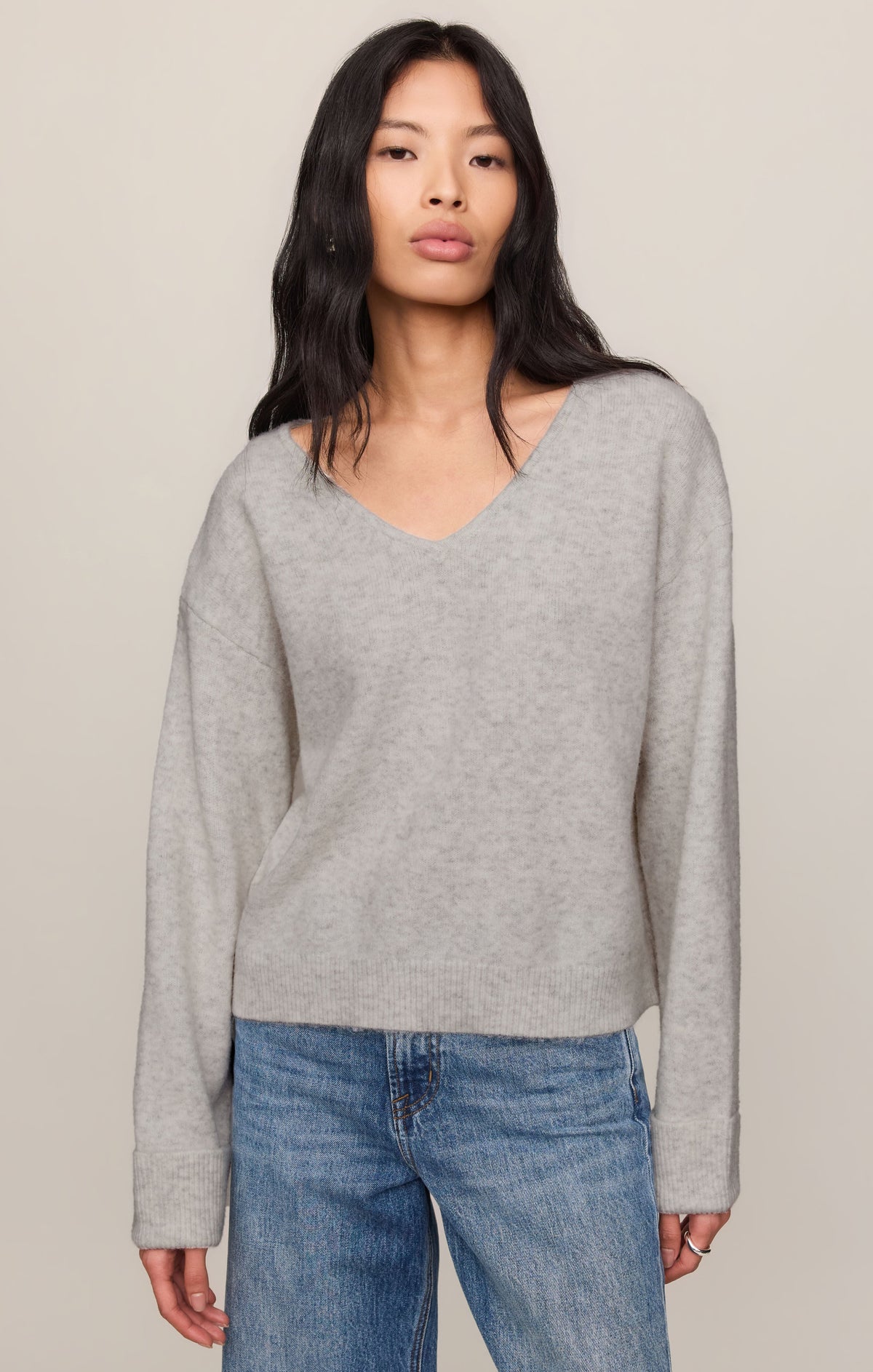 Z SUPPLY Cerro V-Neck Sweater - Feather Grey